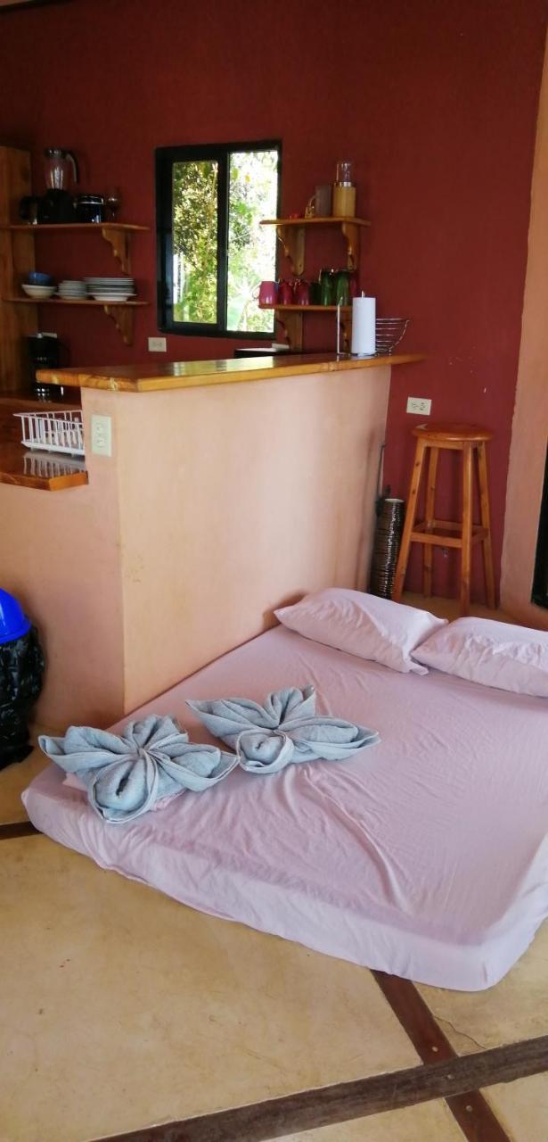 بوكاتشيكا Howlers Bay Hotel المظهر الخارجي الصورة